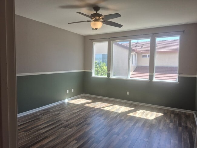 Building Photo - Beautiful 4 Bedroom 2.5 Bath with loft