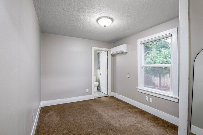 Building Photo - 117 Mosman Ave SW