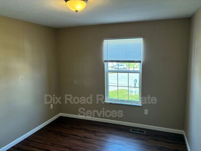 Building Photo - 461 Draft Ct