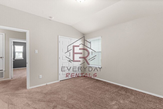 Building Photo - Large 3 bedroom close to I-35 in Belton