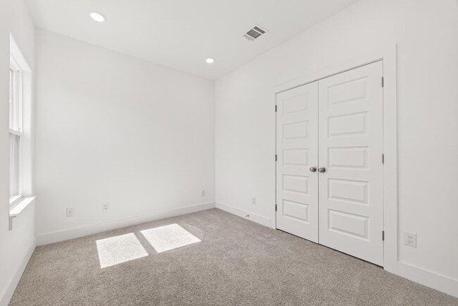 Building Photo - 5304 Lynnfield St