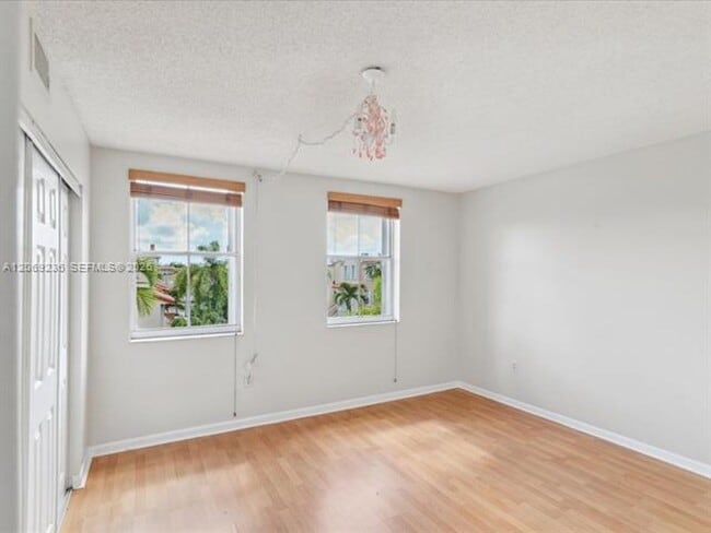 Building Photo - 390 NW 86th Pl