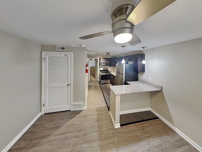Building Photo - Lantern Square Apartments-B5