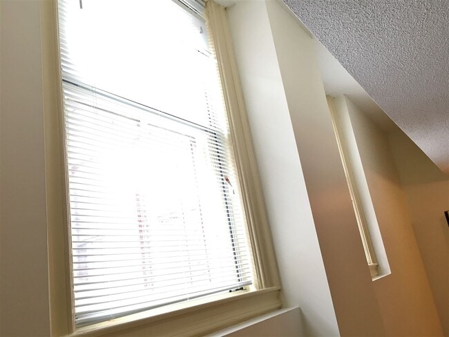 Building Photo - 30 Hanover St