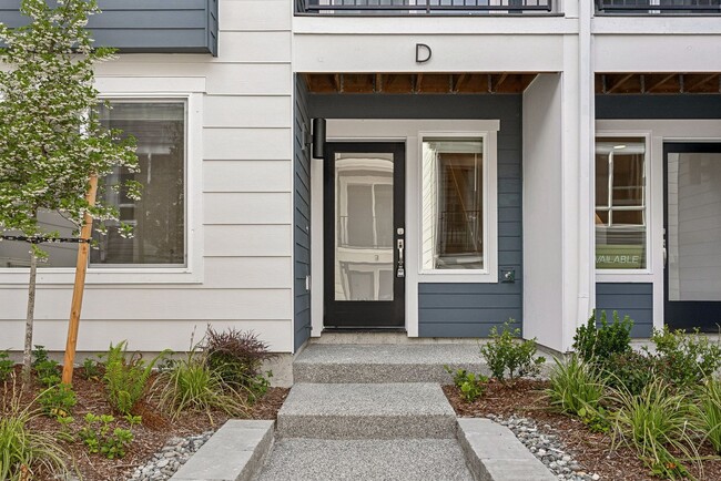 Building Photo - 4 Bedroom 3 Bath Stunning Brand New Town H...