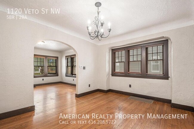 Building Photo - 1120 Veto St NW