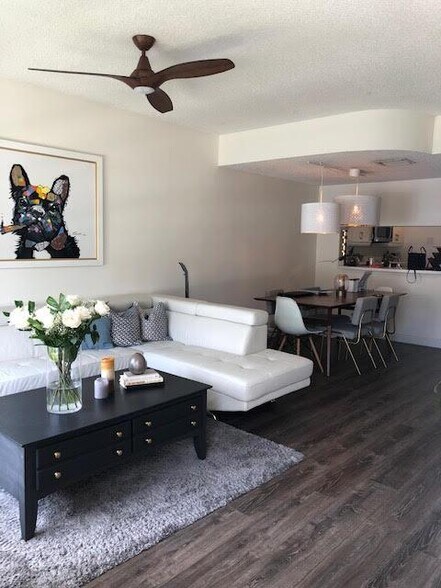 Building Photo - 16665 Hemingway Dr