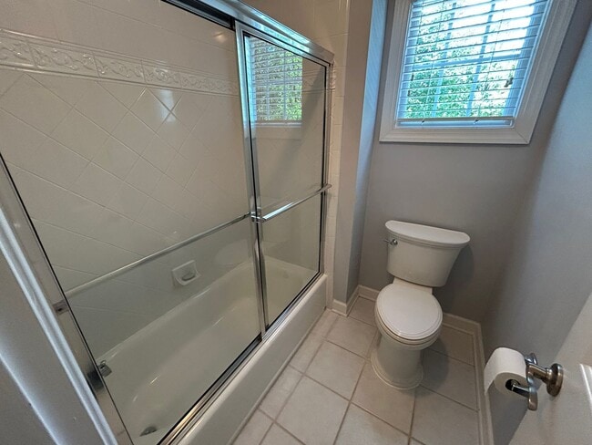 Building Photo - 4 Bed | 2.5 Bath Furnished House in Morris...