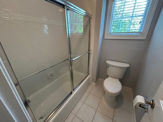 Building Photo - 4 Bed | 2.5 Bath House in Morrisville with...