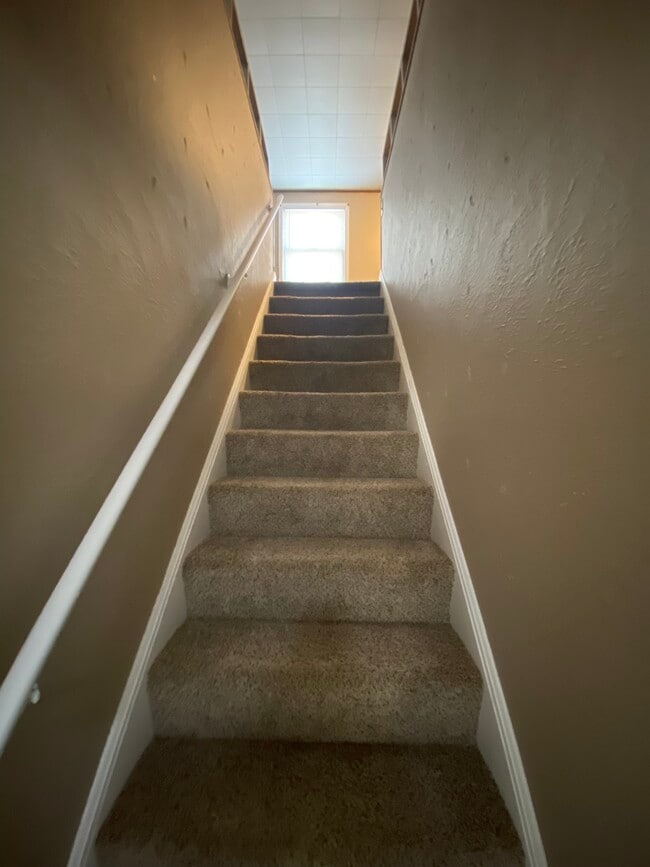 Building Photo - 6825 Beresford Ave