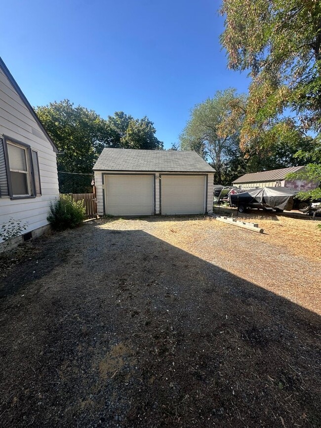 Building Photo - Beautiful 2 Bedroom 1 Bath House!!!! #1055