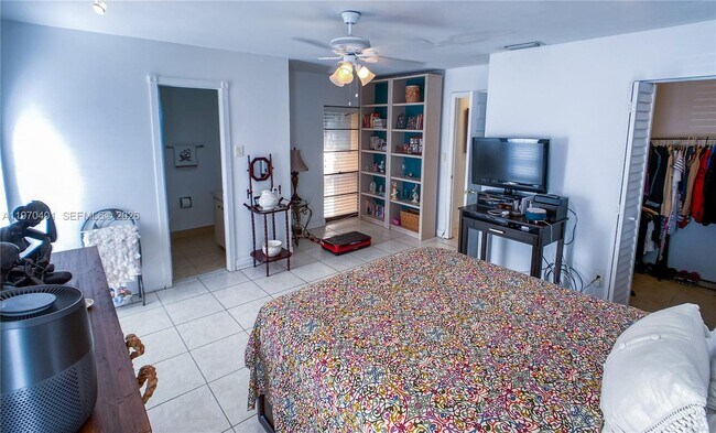 Building Photo - 956 Mockingbird Ln