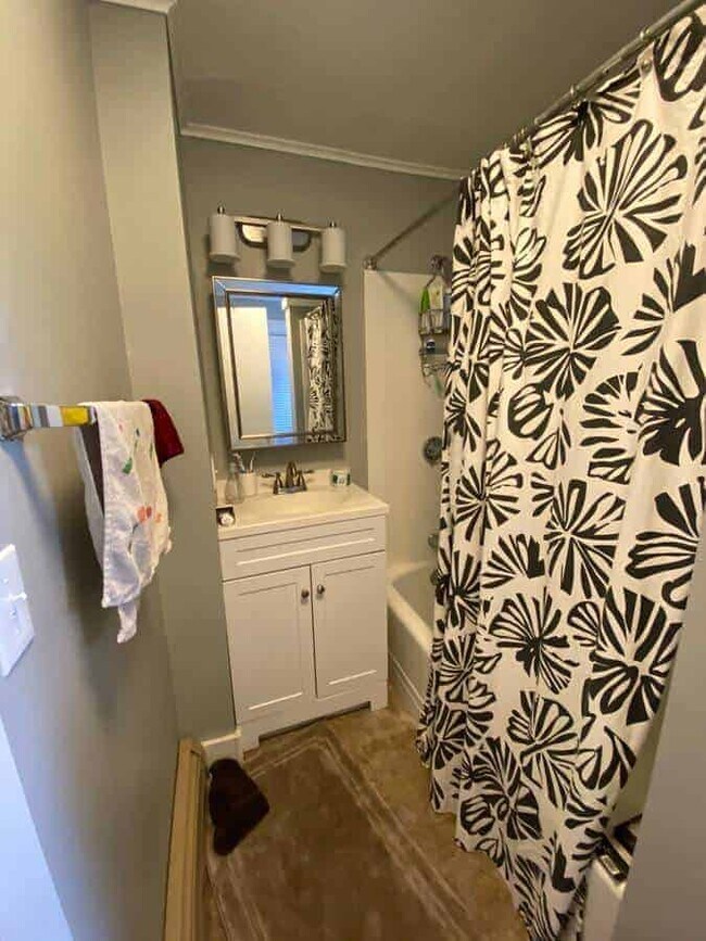 Building Photo - 49 Walnut St