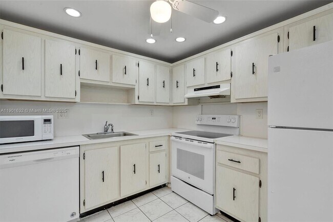 Building Photo - 600 Three Islands Boulevard