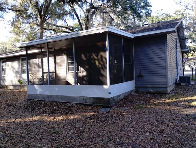 Building Photo - 2 Bedroom / 2 Bathroom Rental – Brooksville, Fl