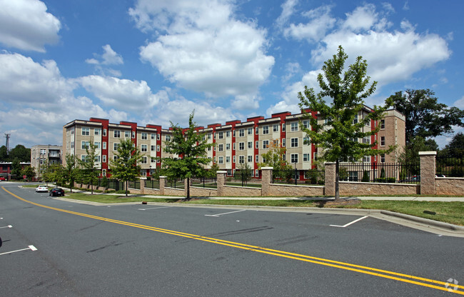 Building Photo - 940 Brevard