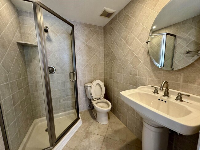 Building Photo - 43 W 30th St