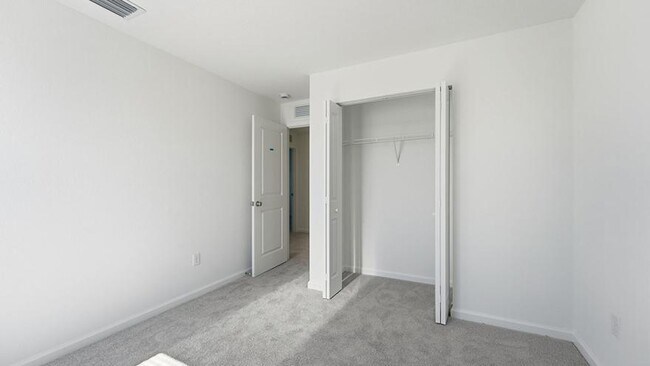 Building Photo - 10761 NW Everbreeze Dr