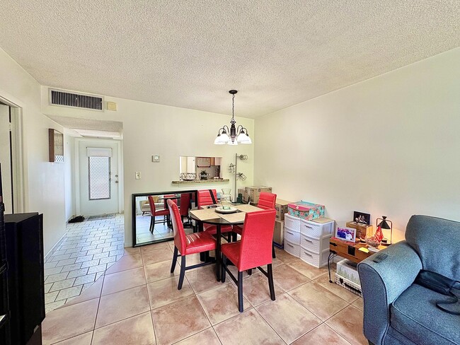 Building Photo - 5181 W Oakland Park Blvd