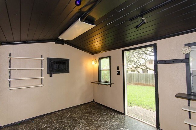 Building Photo - 7010 Buccaneer Trail