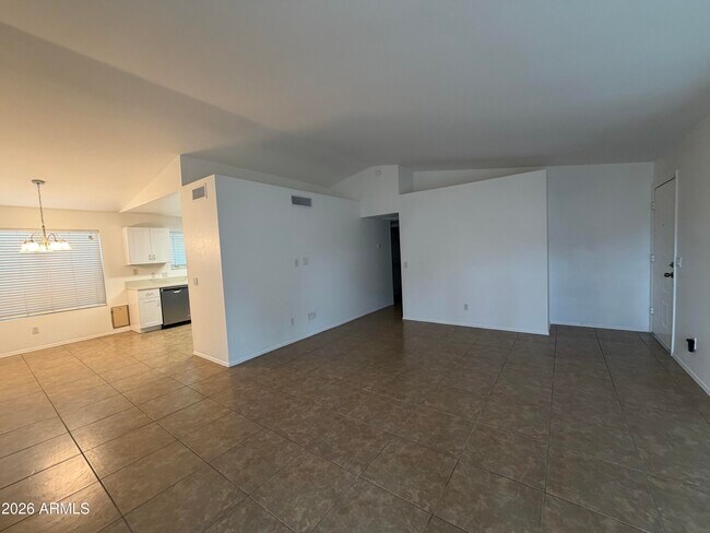 Building Photo - 909 E Escuda Dr