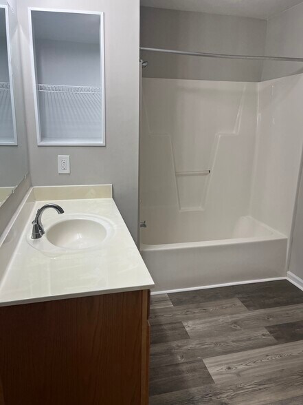 Building Photo - 3716 Cotswold Ave