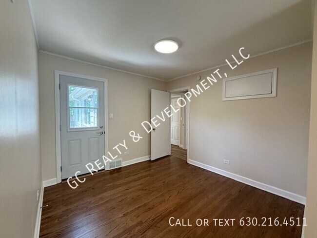 Building Photo - 318 S Hale St