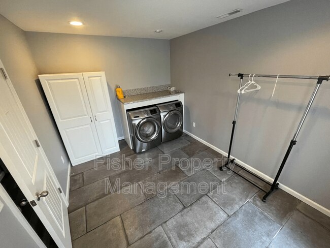 Building Photo - 1500 Rustling Cedar Ln