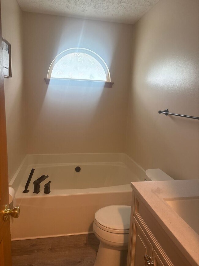 Building Photo - Condo for rent