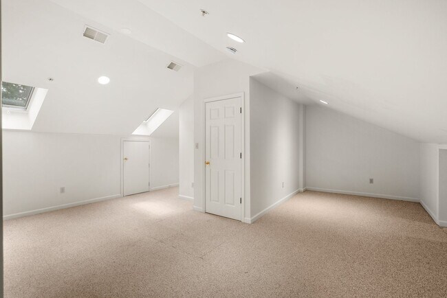 Building Photo - 3 Bed 3.5 Bath - Rockville Townhome - 2 Ca...