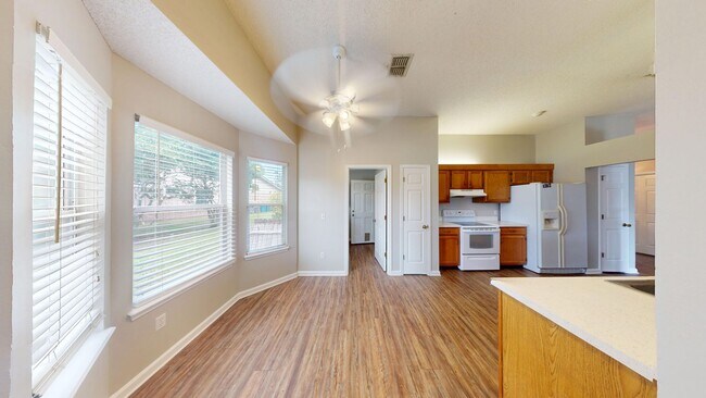 Building Photo - 3Bed/ 2Bath Home - Available Now!