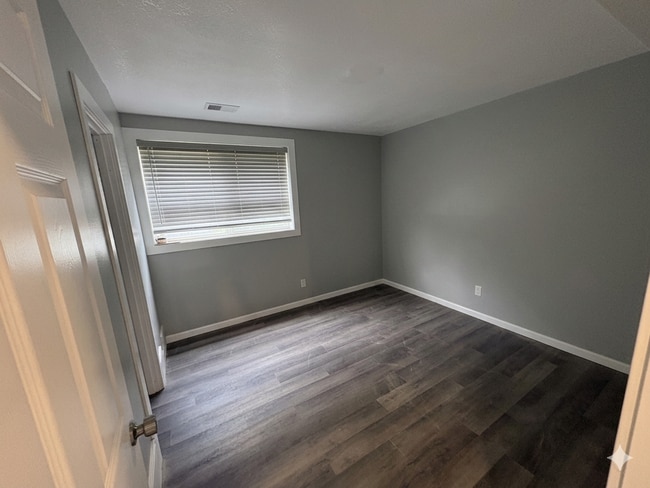 Building Photo - Newly Renovated 1 Bed Unit in Central MHK!