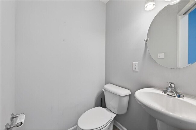 Building Photo - 7147 Governor's Row - $2,550/mo.