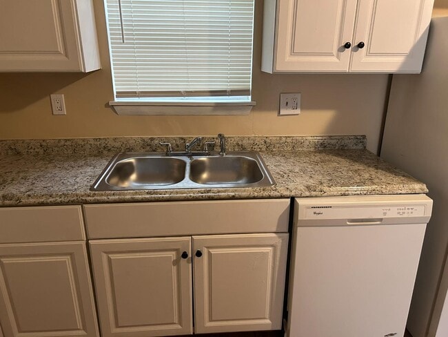 Building Photo - 3502 Penny St SW