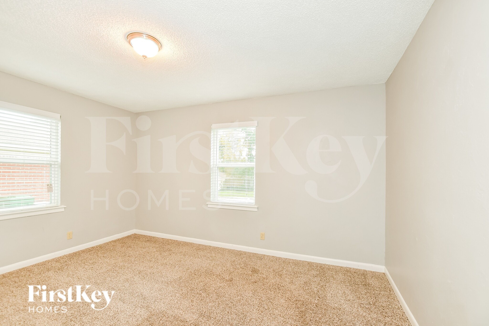 Building Photo - 1020 Mary Dr