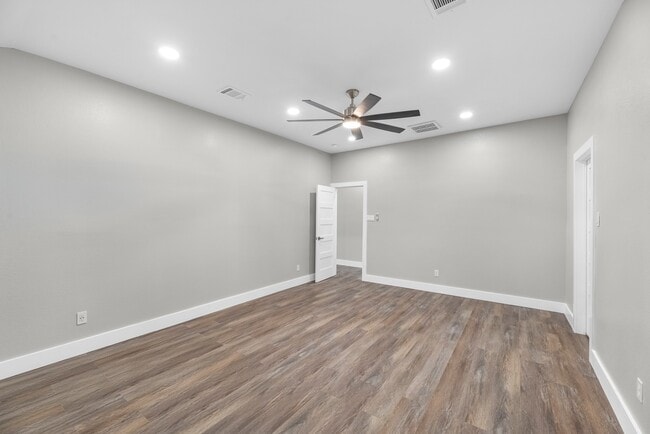 Building Photo - 8219 Wateka Cir