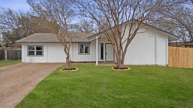 Primary Photo - 1112 Village Green Dr