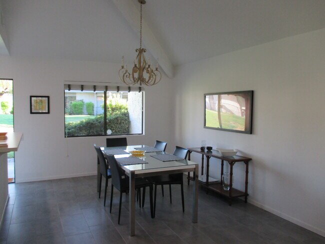 Building Photo - 2230 S Sunshine Cir