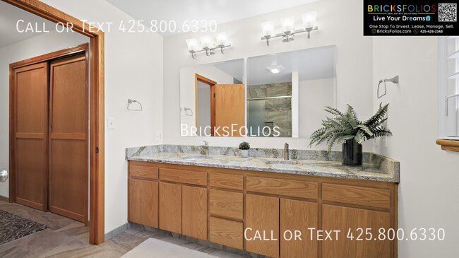 Building Photo - 15638 42nd Ave S