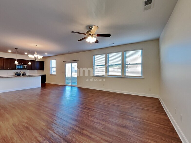 Building Photo - 145 Twin River Dr