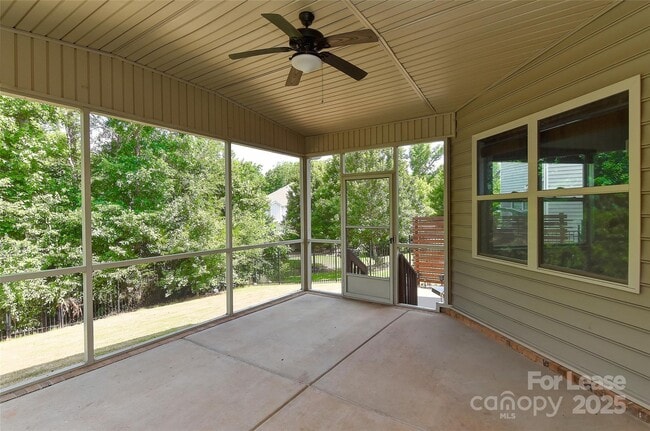 Building Photo - 549 Daventry Ct