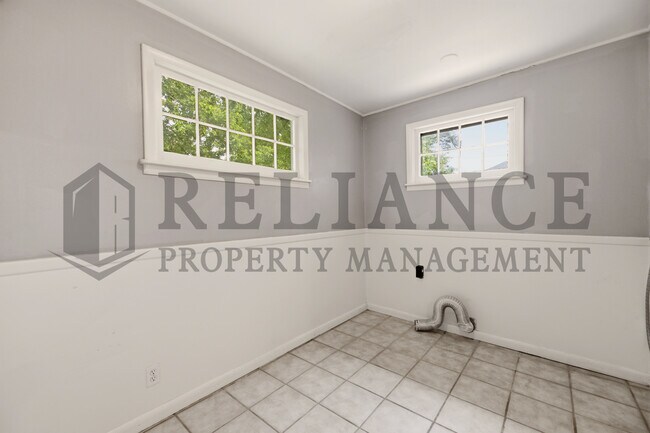 Building Photo - 111 N Clifton Ave
