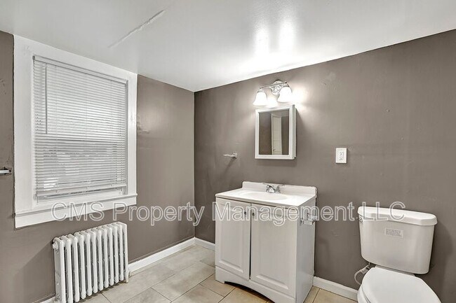 Building Photo - 44 Dover Ave