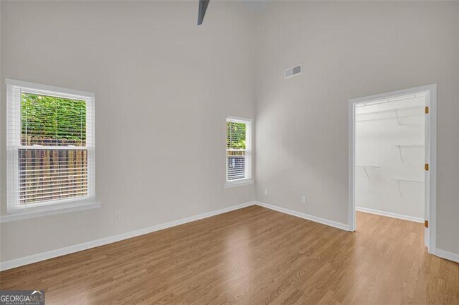 Building Photo - 914 Bradford Ln