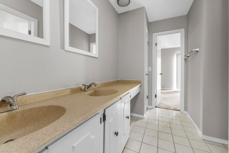 Building Photo - 1013 Fairways Dr