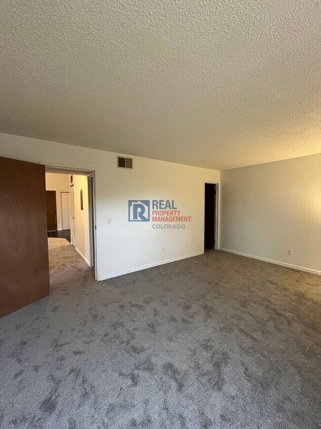 Building Photo - 3344 S Ammons St