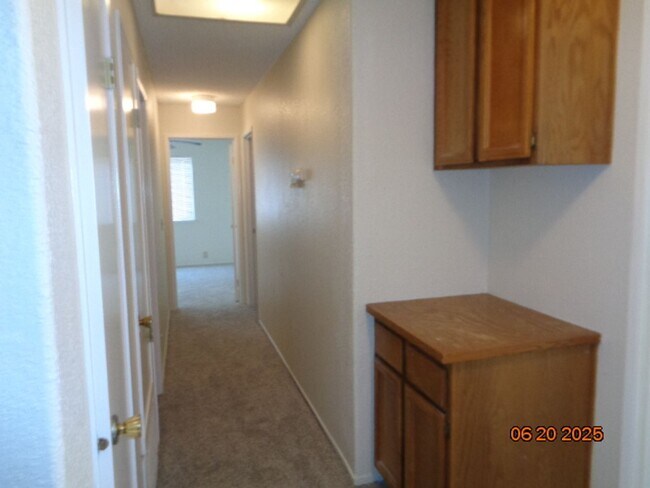 Building Photo - 272 Newport Cir