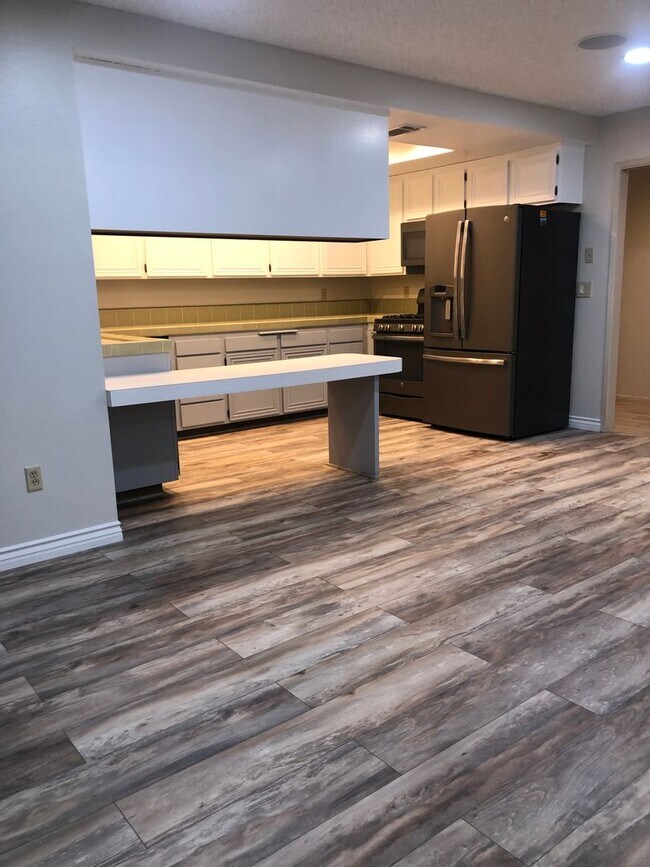 Building Photo - Beautiful upgraded 3b/2b home for rent in ...