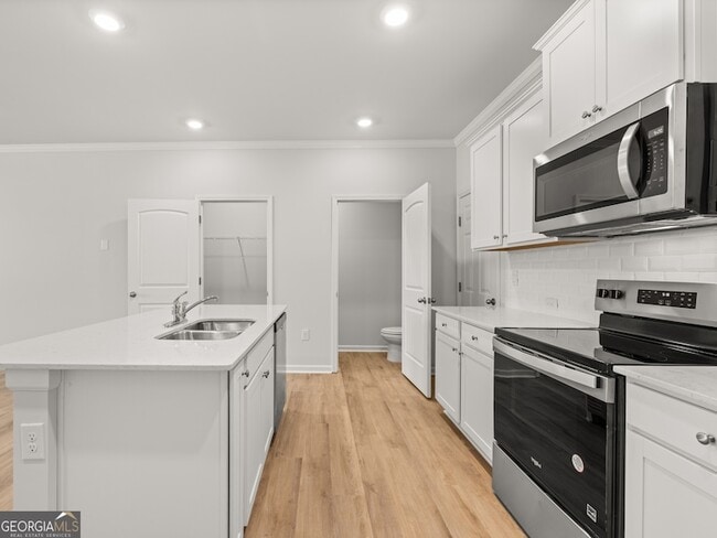 Building Photo - 6741 Leigh St