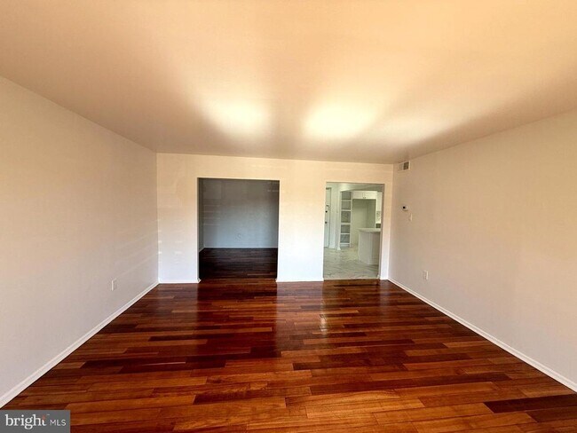 Building Photo - 606 Cooper Landing Rd